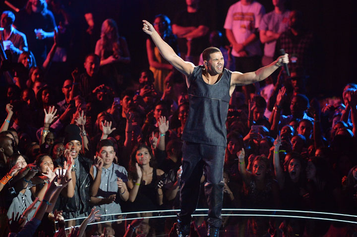 Justin Timberlake soars, Miley Cyrus startles at MTV VMAs