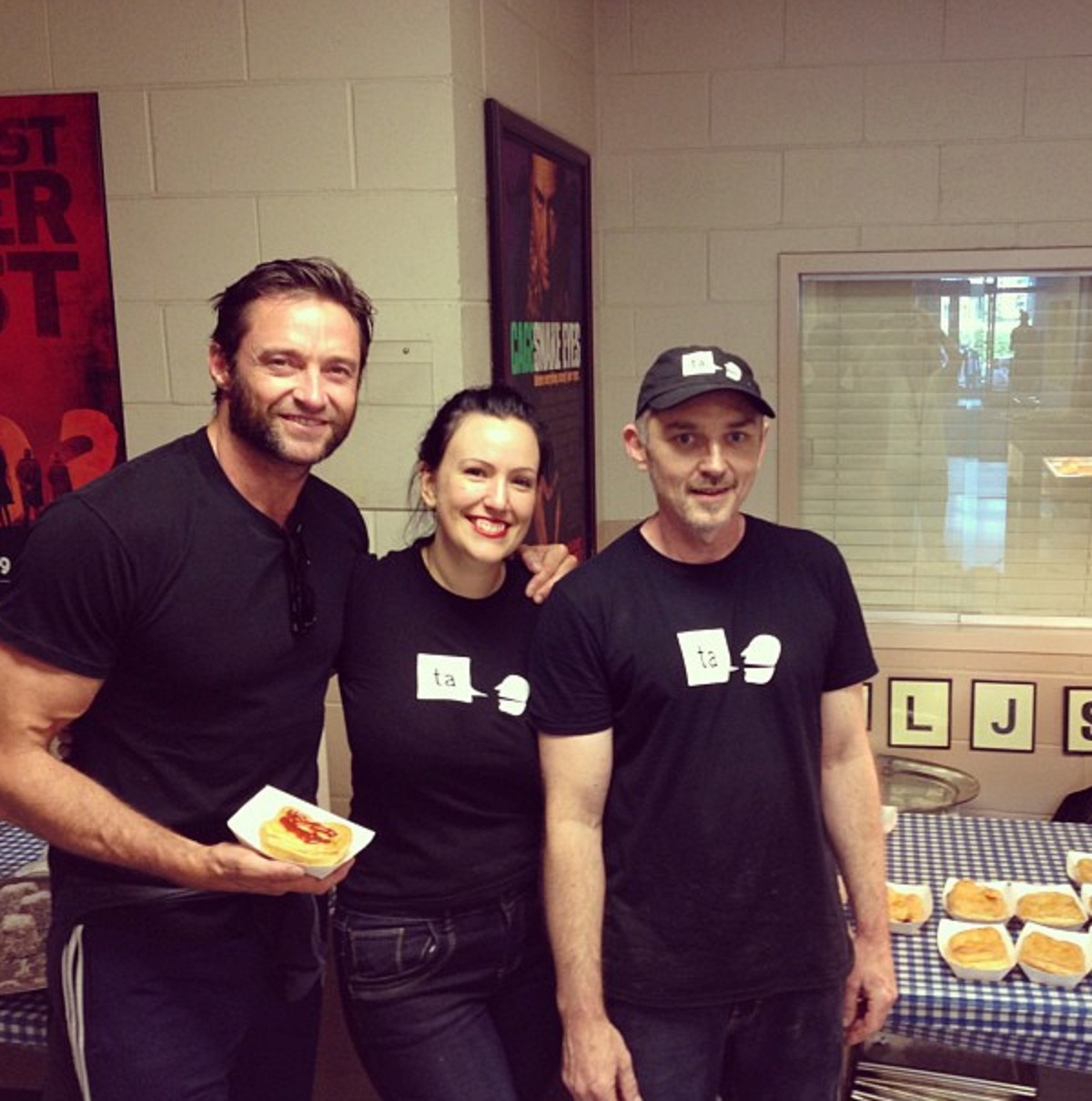 Hugh Jackman, who has been shooting X-Men: Days of Future Past in Montreal, shared on social media a picture of him with bakery owners Don Hudson and Melanie Deslaurier. 