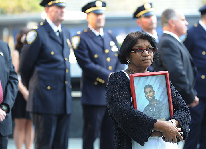 20 powerful and heartbreaking images as thousands mark 12th anniversary ...