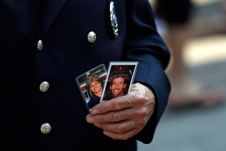 20 powerful and heartbreaking images as thousands mark 12th anniversary ...