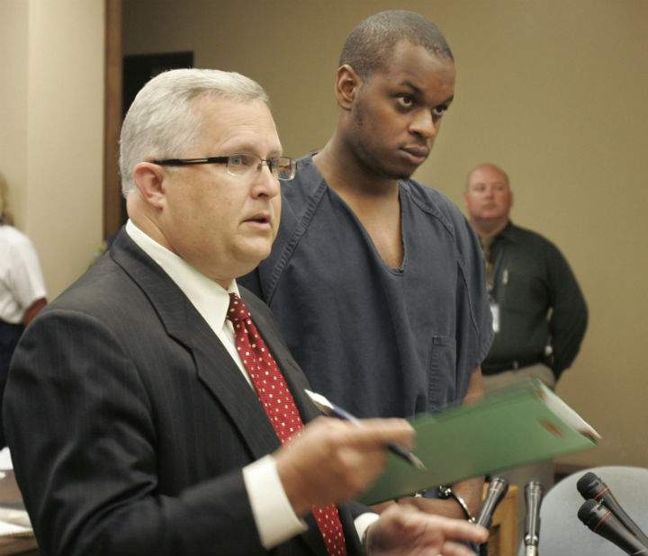 Abdulhakim Mujahid Muhammad, right, appears in a Little Rock, Ark., courtroom with his new attorney Jim Hensley Friday, June 5, 2009. (Photo: Danny Johnston/AP Photo)