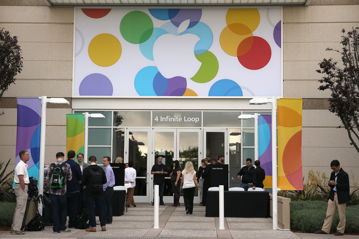 People arrive for an Apple product announcement at the Apple campus on September 10, 2013 in Cupertino, California. 