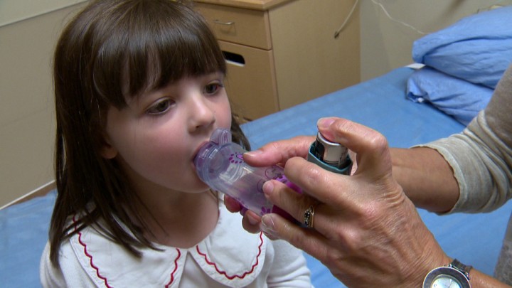 Hospital stays connected to respiratory illnesses like asthma are on the rise in Canada, a new report says.