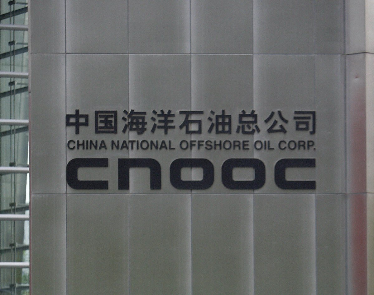 After acquiring Western Canadian oil company Nexen last year, CNOOC started trading on the TSX on Wednesday.