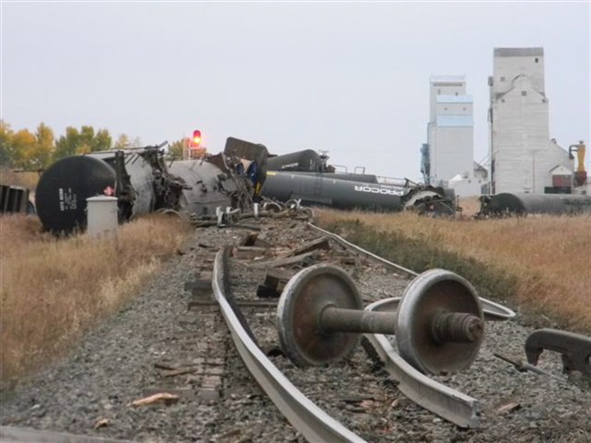 Oil leak after train derails in Saskatchewan - image