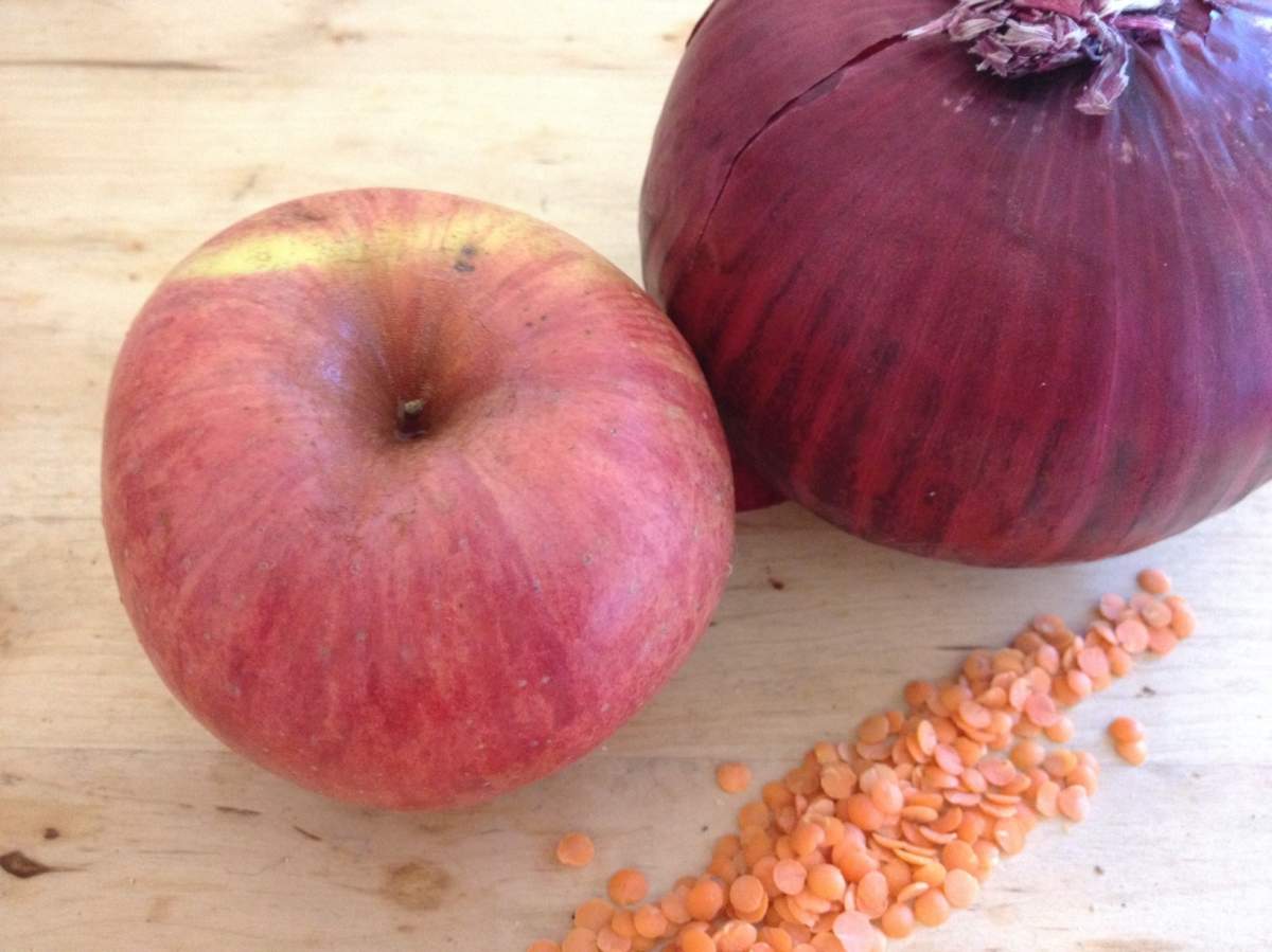 Apple, onion and lentils