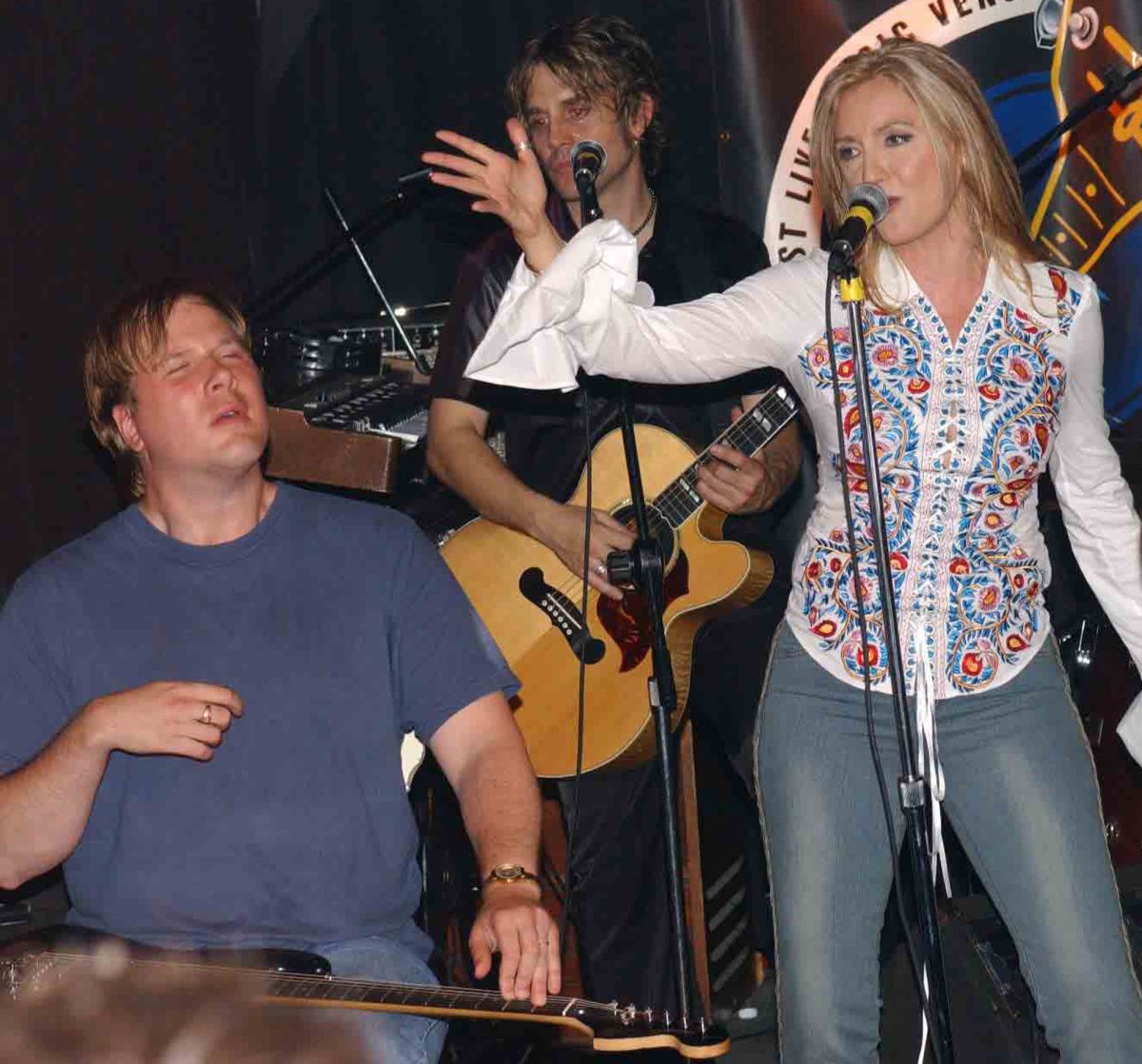 Jeff Healey performs with Sass Jordan in 2003 in Toronto.