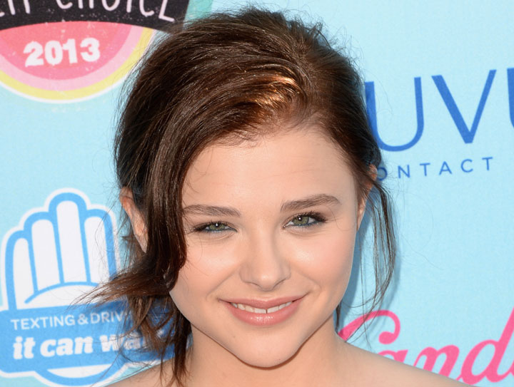 Chloe Moretz on bullying: “My gay brothers were treated