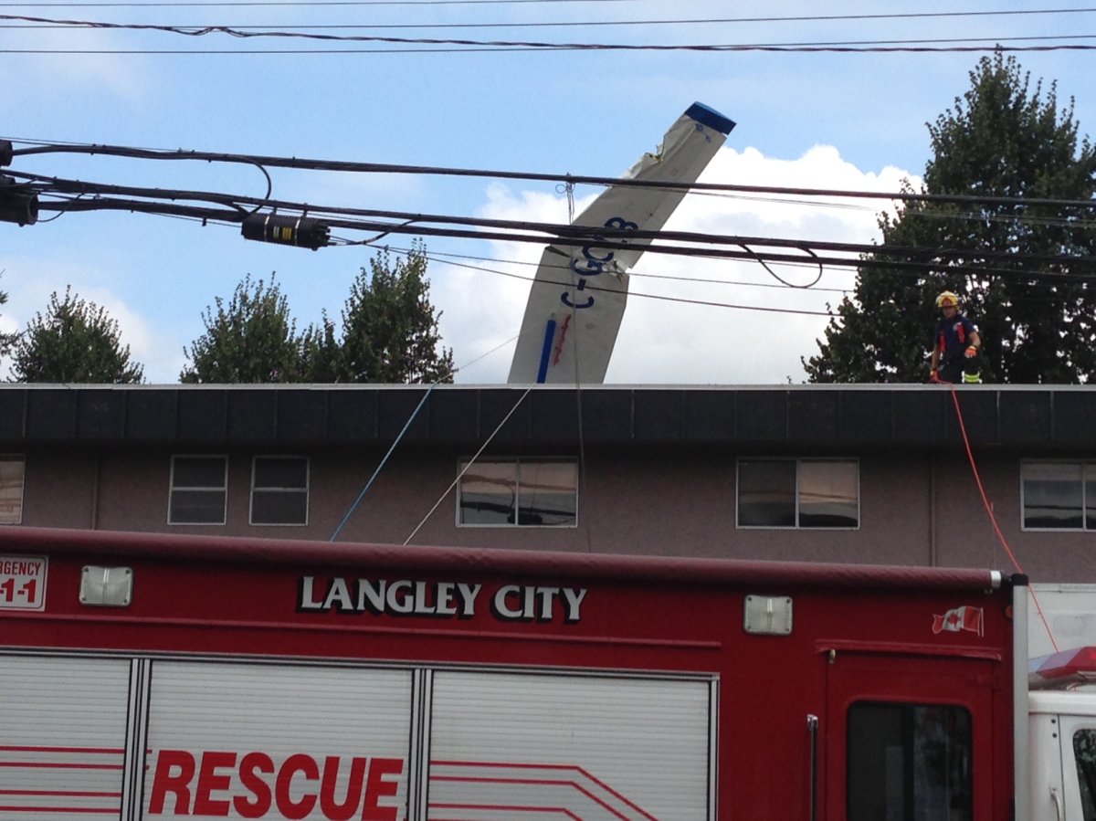 Pilot left with minor injuries after glider crash in Langley, B.C