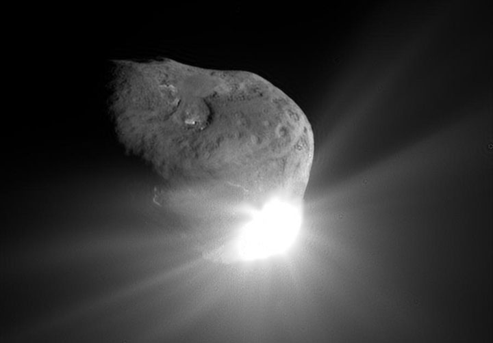 This spectacular image of comet Tempel 1 was taken 67 seconds after it obliterated Deep Impact's impactor spacecraft. 