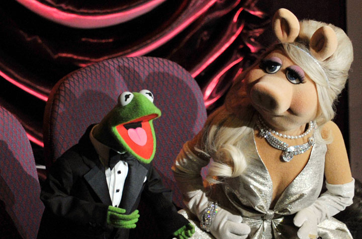 Kermit the Frog and Miss Piggy.