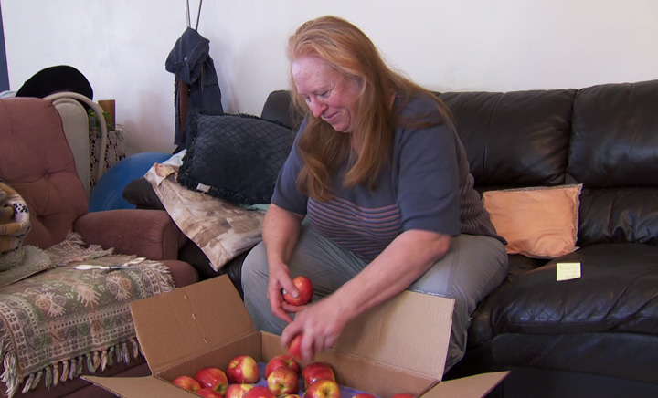 Support continues for a woman whose apples were stolen from the tree outside her Saskatoon home.