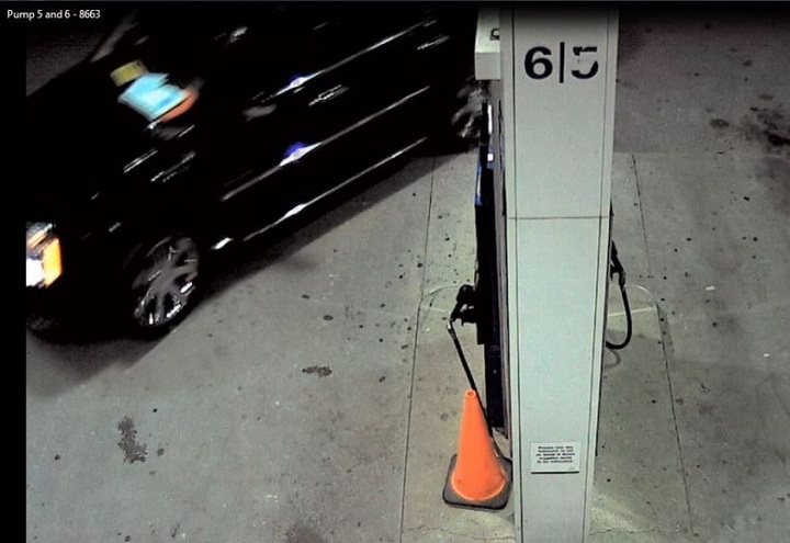 Police surveillance of Ford and Lisi with packages at a Scarlett Road gas station - image