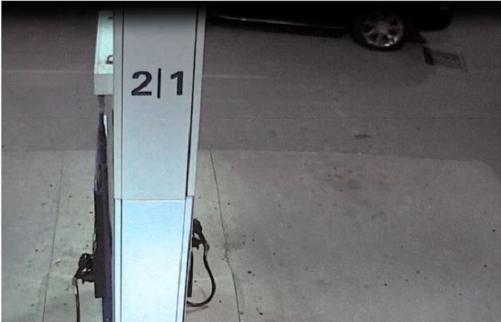 Police surveillance of Ford and Lisi with packages at a Scarlett Road gas station - image