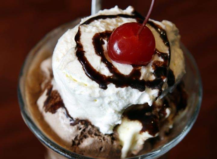 Fudge faces heat in Iowa ice cream heist.