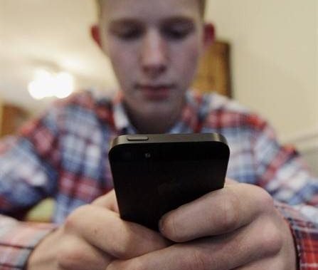 N.B., правителствата на Нова Скотия ще преразгледат училищните политики за смартфони