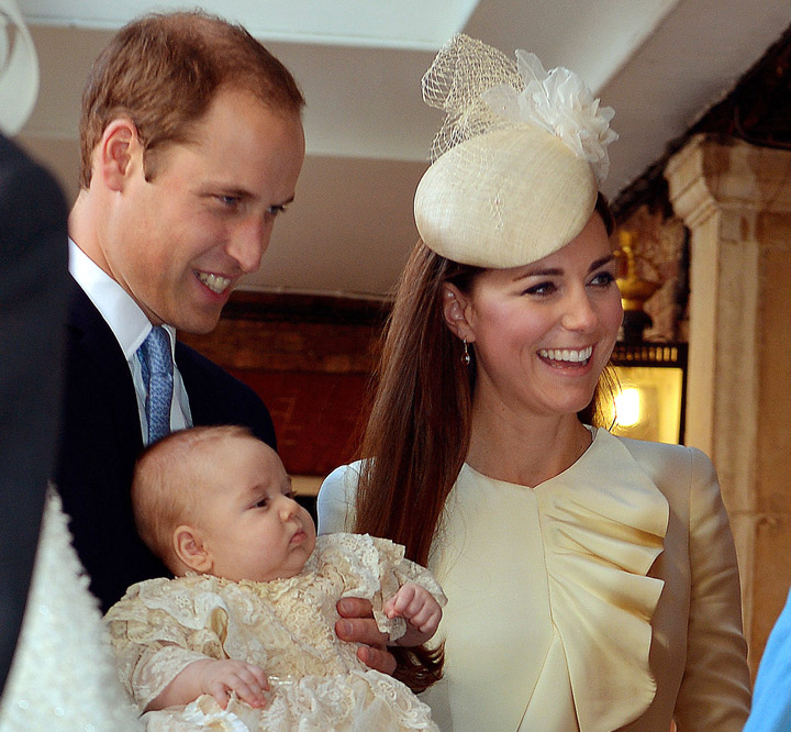Britain's Prince William, Duke of Cambridge and his wife Catherine, Duchess of Cambridge, arrive with their son Prince George of Cambridge at Chapel Royal in St James's Palace in central London on October 23, 2013, ahead of the christening of the three month-old prince.