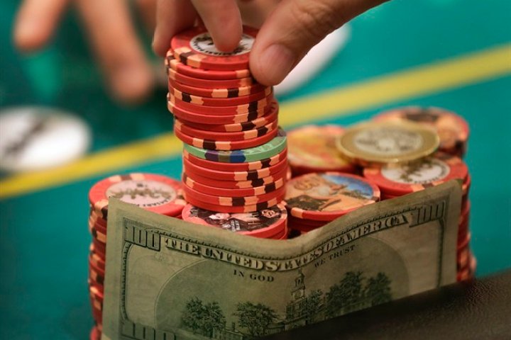 Could gambling help Manitoba address its deficit? Heads turn after MBLL mandate