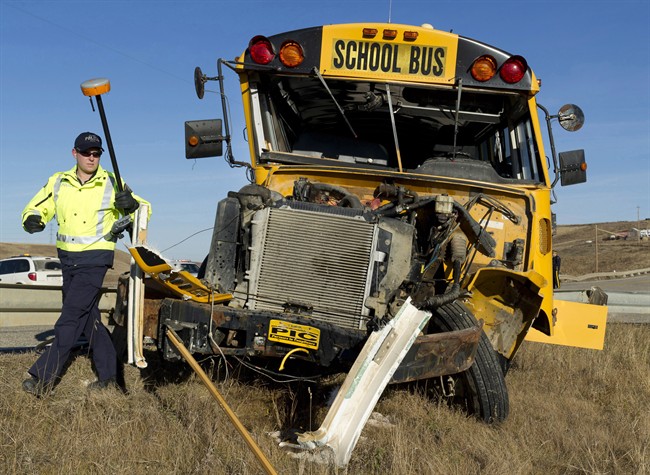 Alberta mayor says kids hurt in school bus crash improving | Globalnews.ca