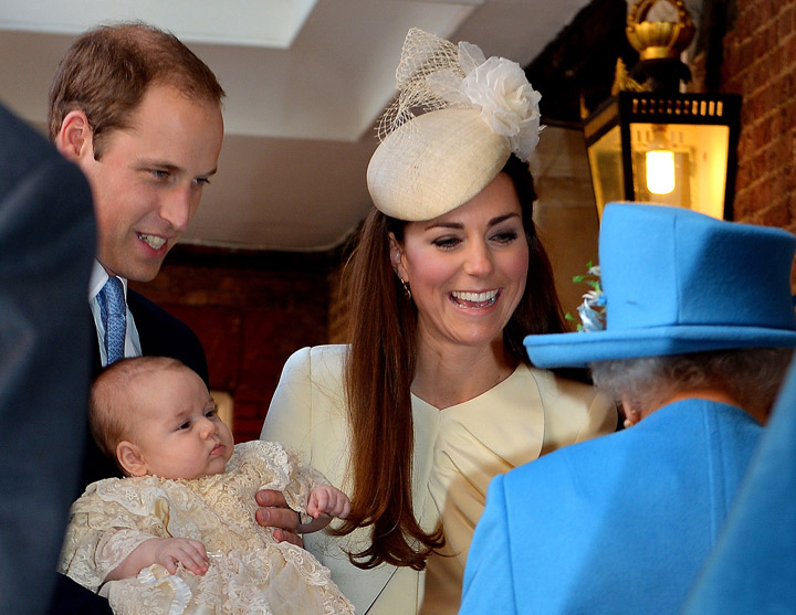 Prince George christened in London - National | Globalnews.ca