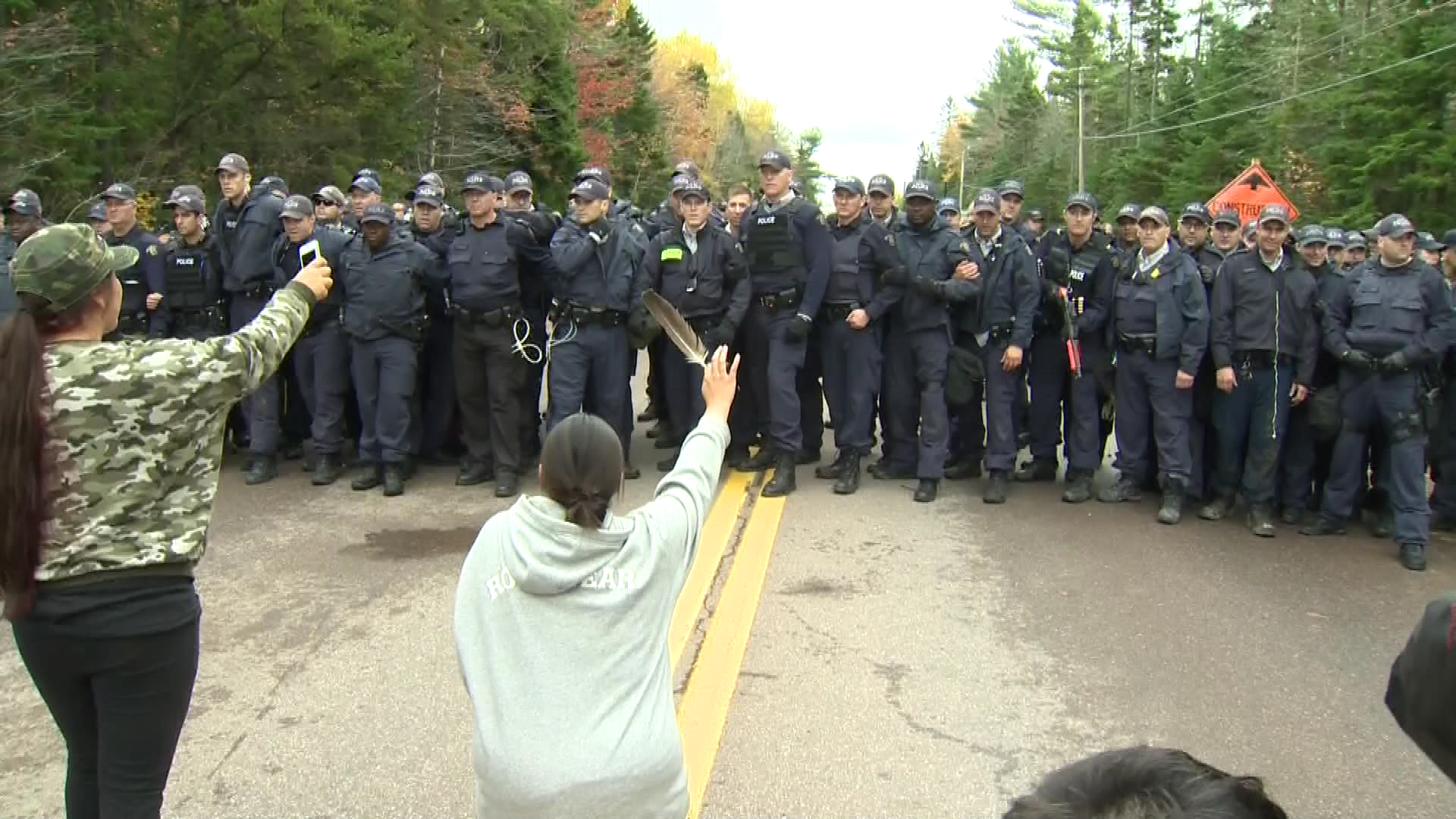 40 Arrested, Police Vehicles Burned As RCMP Clash With N.B. Shale Gas ...