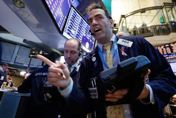 Fears a stalemate in Washington will drag on the broader economy triggered another minor sell-off of Canadian stocks Monday. 