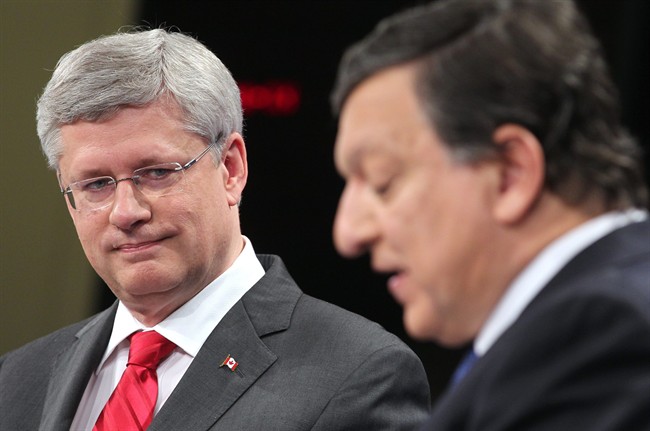 Canada's Prime Minister Stephen Harper, left, looks at European Commission President Jose Manuel Barroso during a media conference at the European Commission headquarters in Brussels, Friday, Oct. 18, 2013. Canada and the European Union finalized a landmark free trade agreement to boost growth and employment in both economies. 