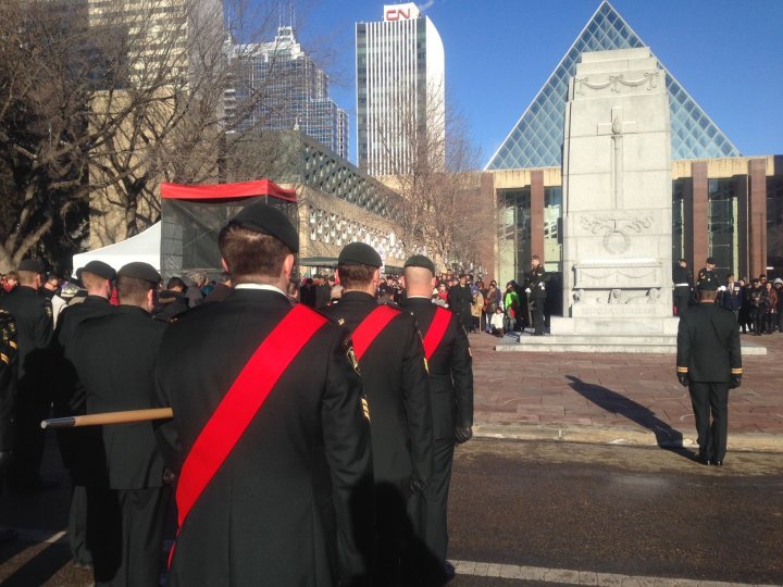 Edmontonians honour Canada’s fallen soldiers on Remembrance Day