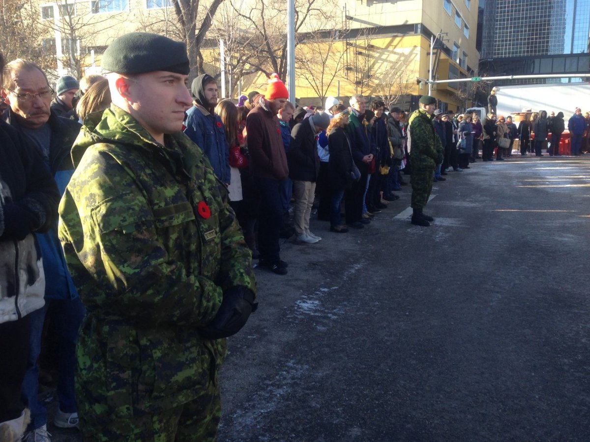 Edmontonians honour Canada’s fallen soldiers on Remembrance Day