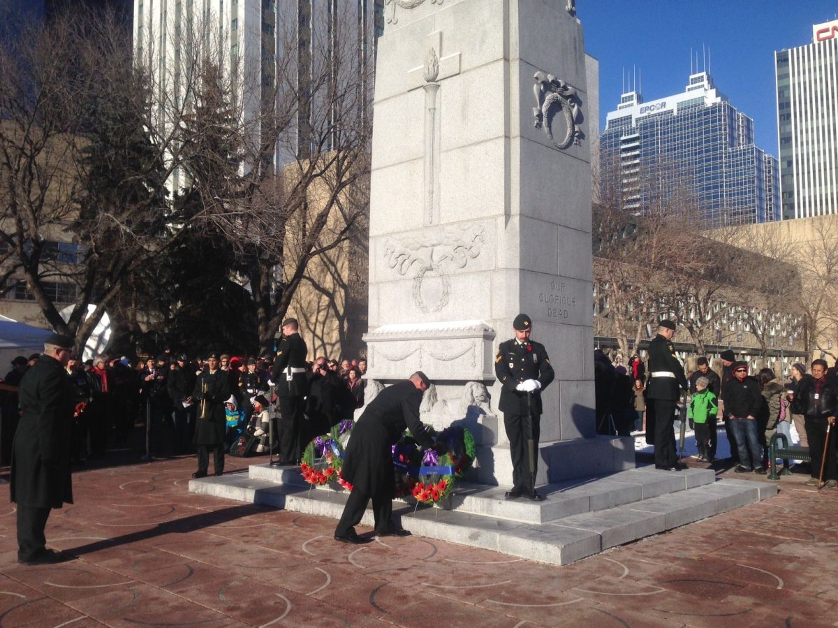 Edmontonians honour Canada’s fallen soldiers on Remembrance Day