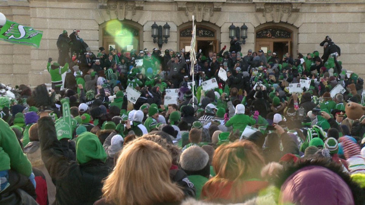 Saskatchewan Roughriders receive hero’s welcome at Grey Cup parade ...