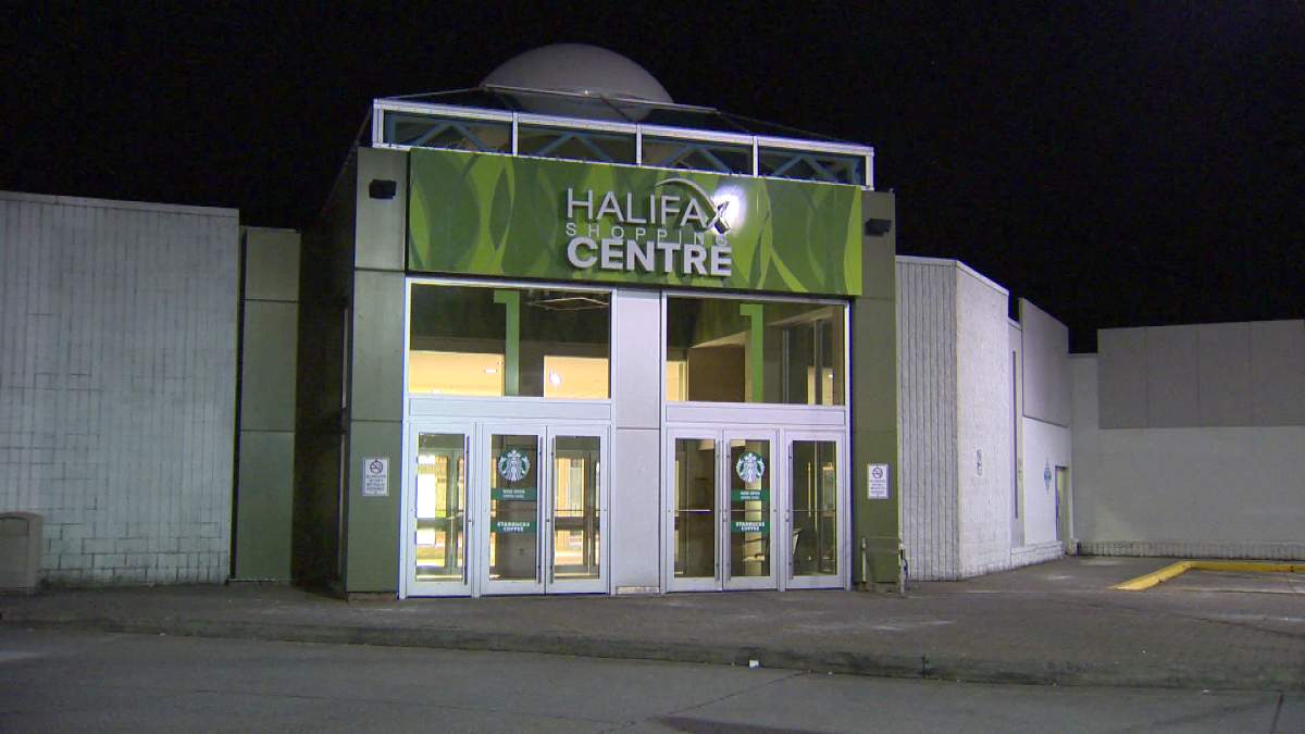 3 teens charged with robbery after parking lot mugging - image