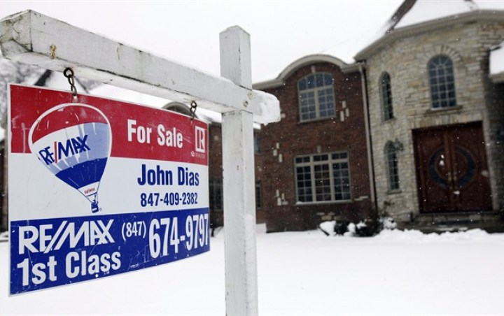 Should the federal government intervene further in the housing market? - image