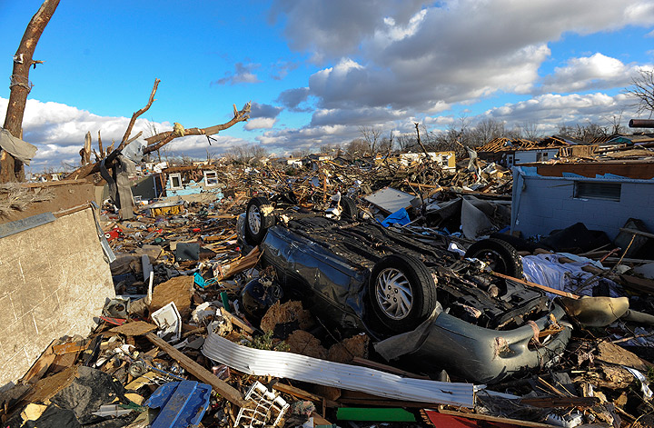 A neighborhood in the Devonshire subdivision of Washington, Ill., is left in ruins after a tornado tore through the northern part of the town on Sunday, Nov. 17, 2013. (Photo credit: AP Photo)