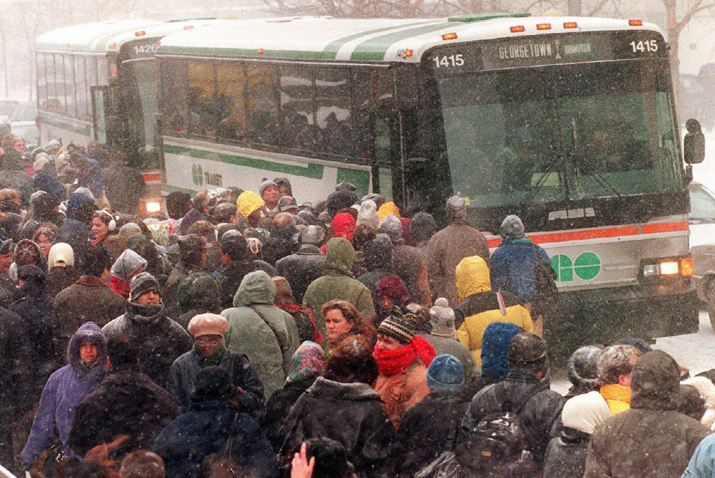 Stranded commuters wait out delays in the snow at Toronto’s Union Station on Jan. 14, 1999, after a snow storm gripped the city. (Kevin Frayer/CP Images)