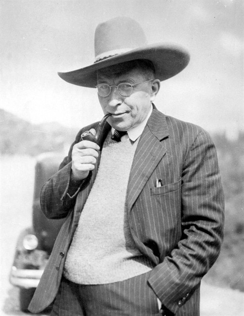 Sir Frederick Banting dons a ten-gallon hat to pose for the photographer during his a sojourn at Jasper National Park, Alta. 