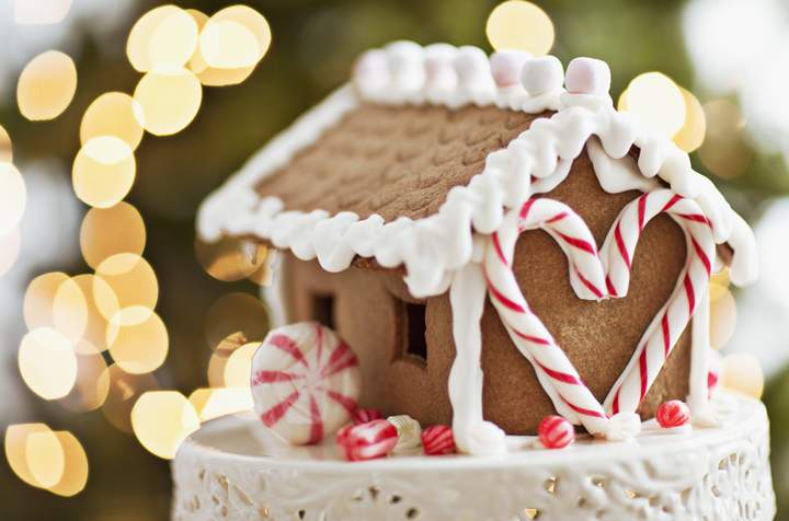 When it comes to the holidays, Canadians have a love/hate relationship with the season, according to a new poll.