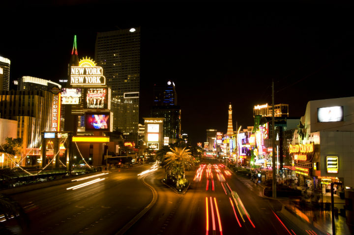 A Las Vegas poker player rewards taxi driver who returned $300,000 stash.