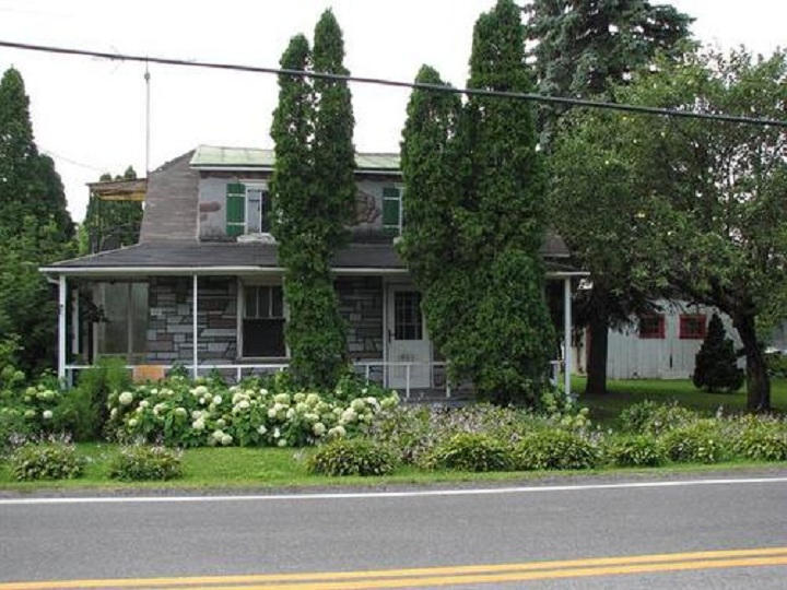 $69,900 house in Calixa-Lavallée with Royal LePage Tradition.