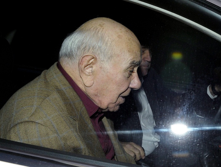 Convicted Montreal crime boss Nicolo Rizzuto leaves a Montreal prison Thursday, Oct. 16, 2008.