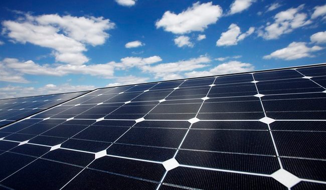 alberta-offers-rebates-to-municipalities-farms-that-set-up-solar-power
