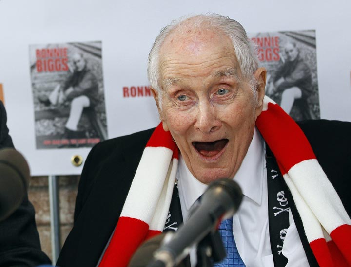 Ronnie Biggs, one of Britain's most notorious criminals, attends a news conference to mark the release of his autobiography "Odd Man Out: The Last Straw", London. Ronnie Biggs, known for his role in the 1963 Great Train Robbery, died Wednesday, Dec. 18, 2013, his daughter-in-law said. He was 84. 