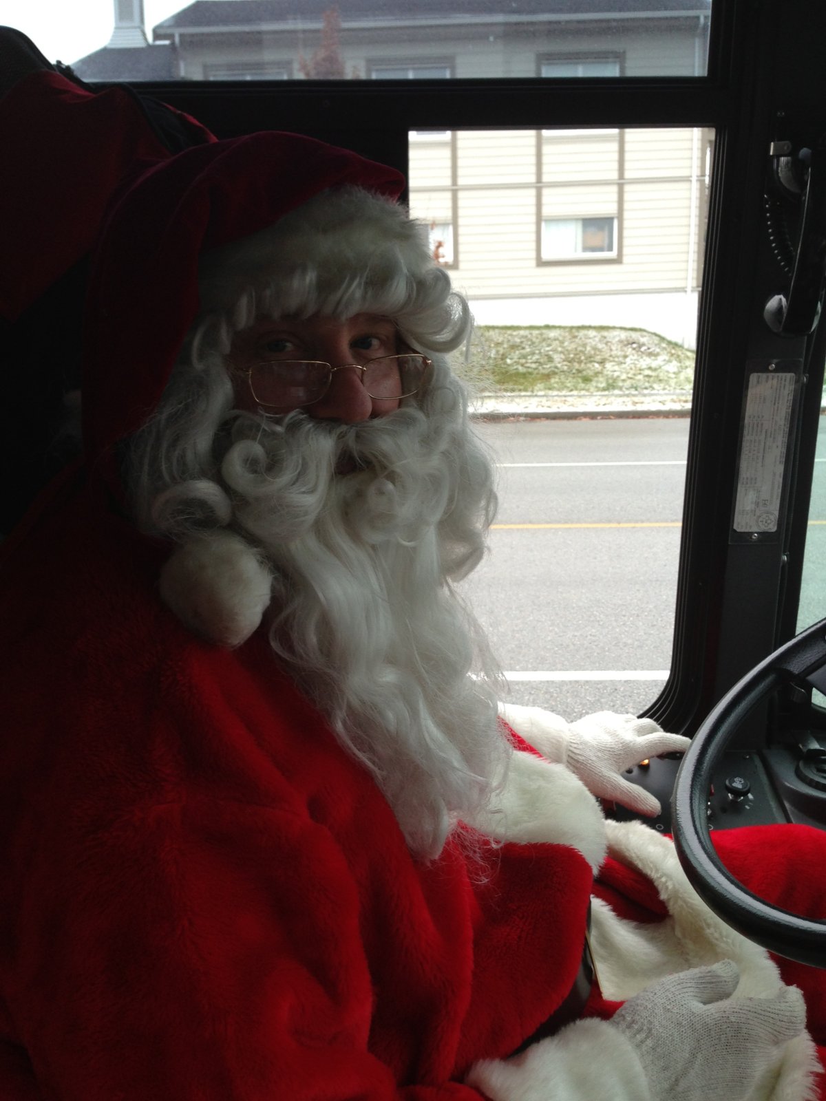 Change of heart: Burnaby bus driver can keep wearing his Santa suit, says employer - image