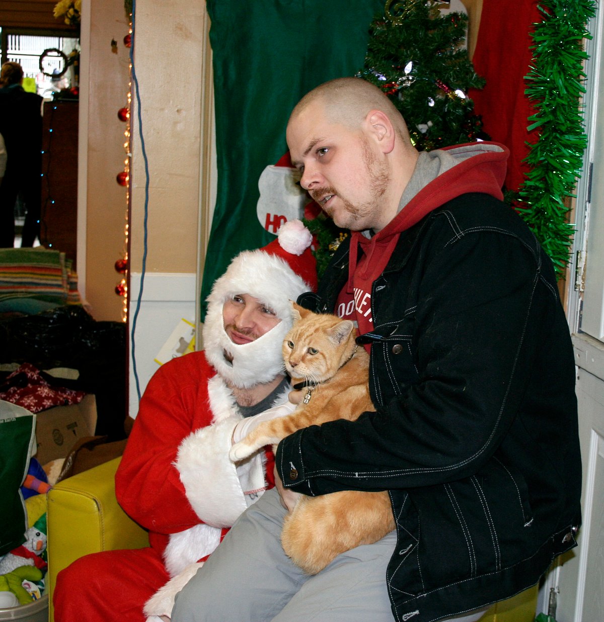 Christmas cheer for pet owners on the Downtown Eastside - image