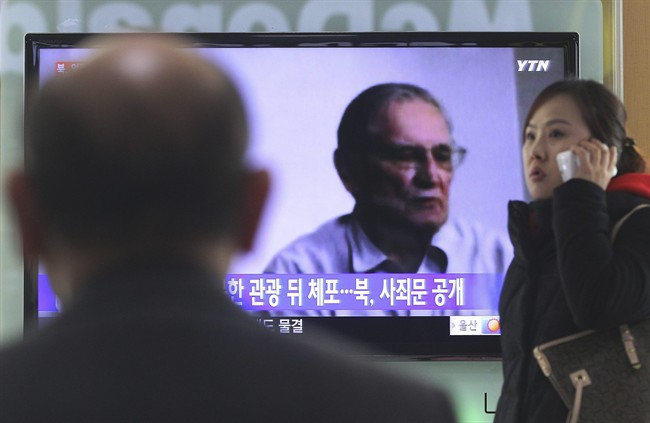 A man watches a TV news program showing detained U.S. citizen Merrill Newman deported from North Korea, at Seoul Railway Station in Seoul, South Korea, Saturday, Dec 7, 2013.