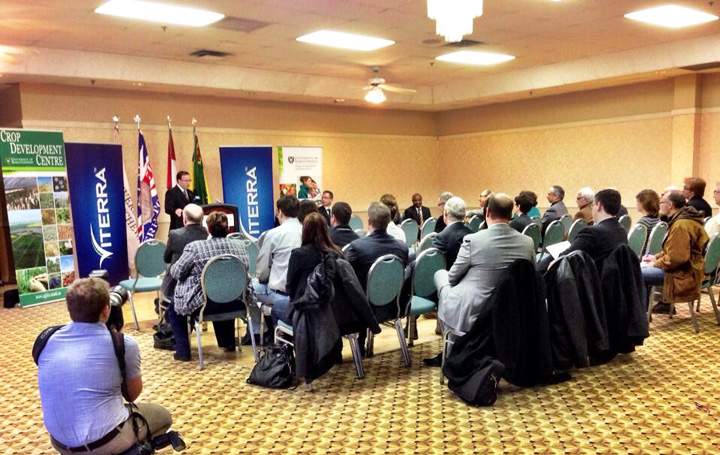 Viterra and the University of Saskatchewan’s Crop Development Centre announce $5 million research agreement.