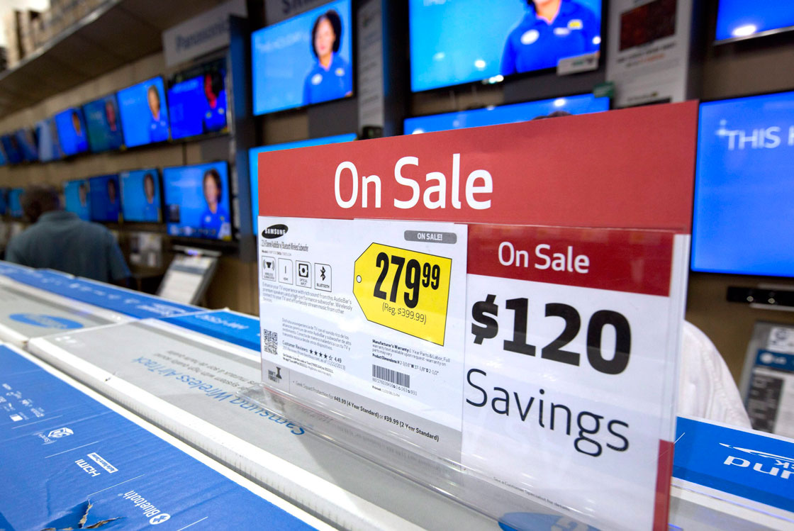 Best Buy Canada's pledge to match competing prices online may have contributed to lacklustre holiday sales, experts say.