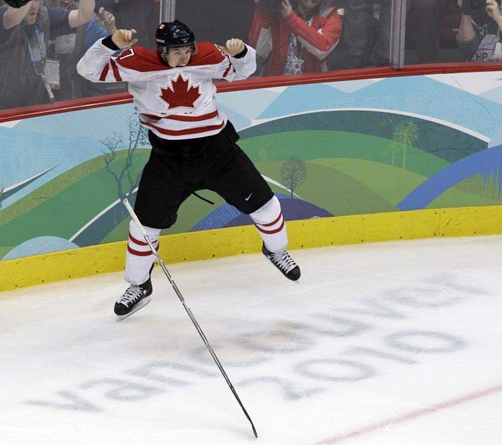 7% of Canadians plan to skip work during Olympic hockey games: poll - image