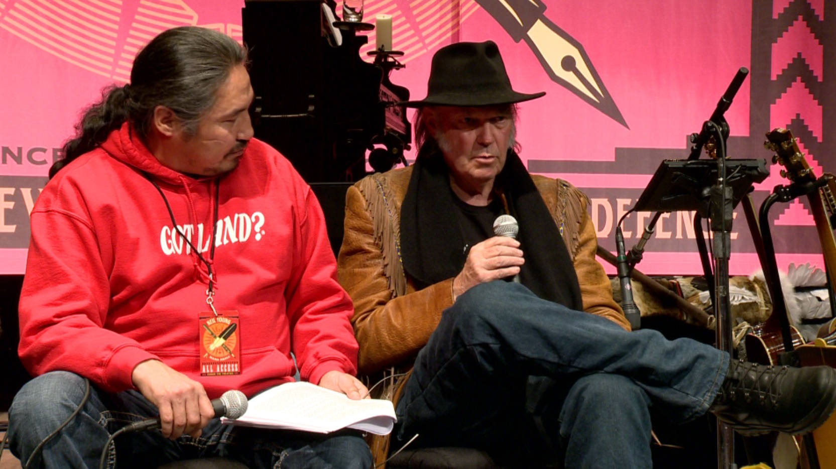 War of words over Neil Young’s anti-oilsands tour - Regina | Globalnews.ca