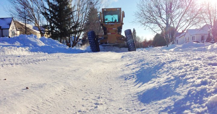 Clean-up begins on Saskatoon roads after ‘snow event’